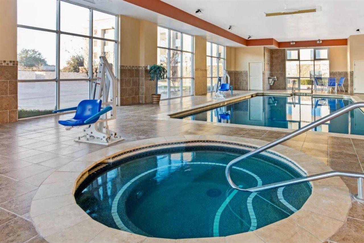 La Quinta Inn & Suites By Wyndham Ft Worth-Burleson Εξωτερικό φωτογραφία