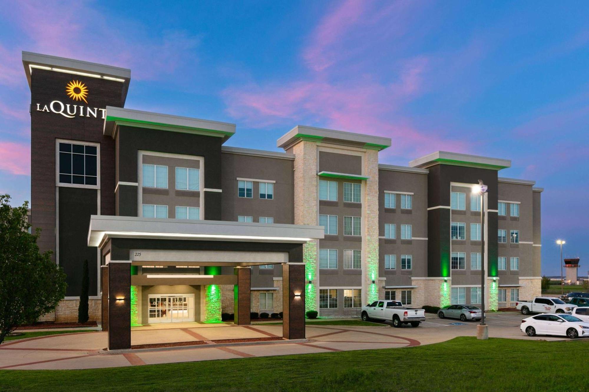 La Quinta Inn & Suites By Wyndham Ft Worth-Burleson Εξωτερικό φωτογραφία