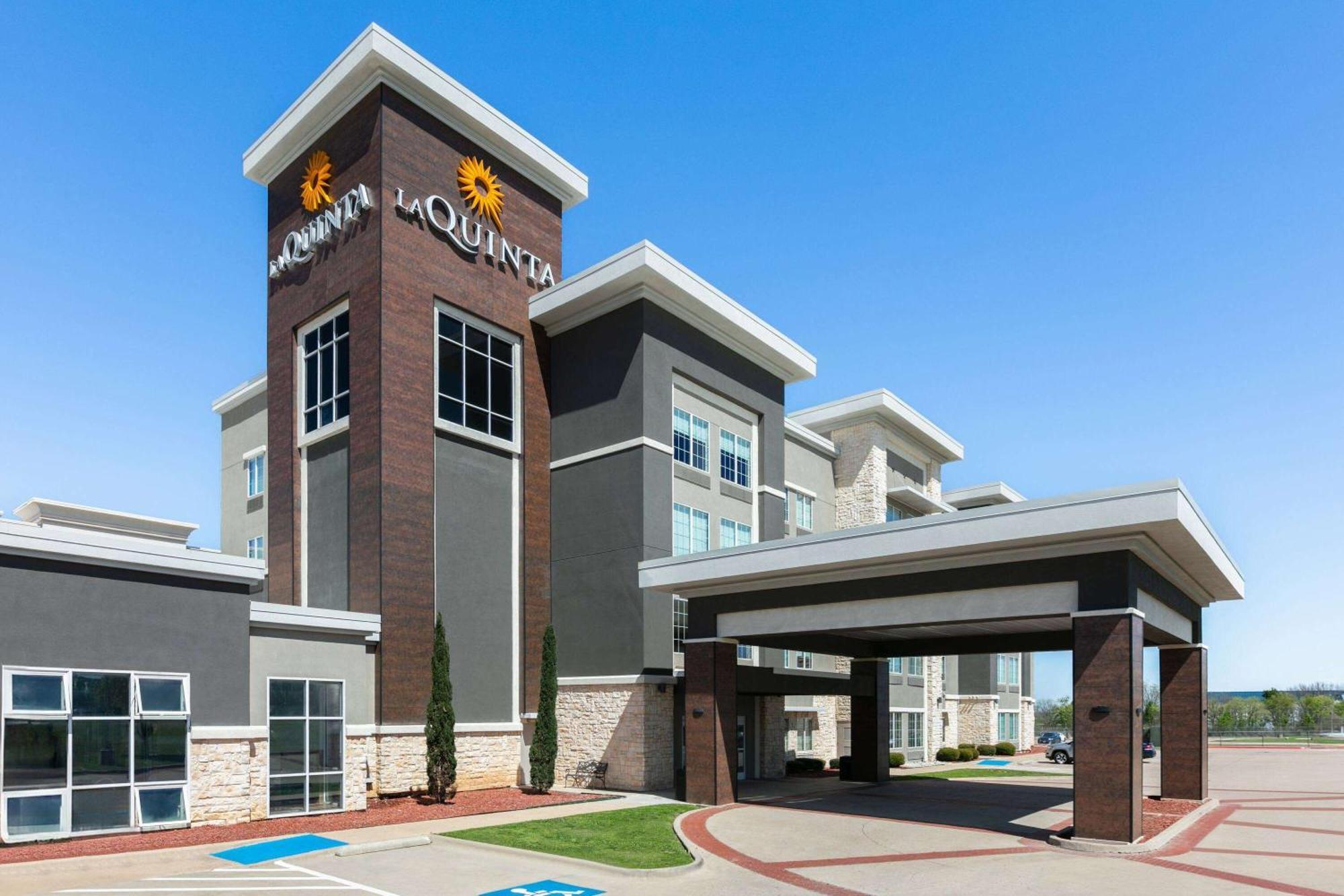 La Quinta Inn & Suites By Wyndham Ft Worth-Burleson Εξωτερικό φωτογραφία