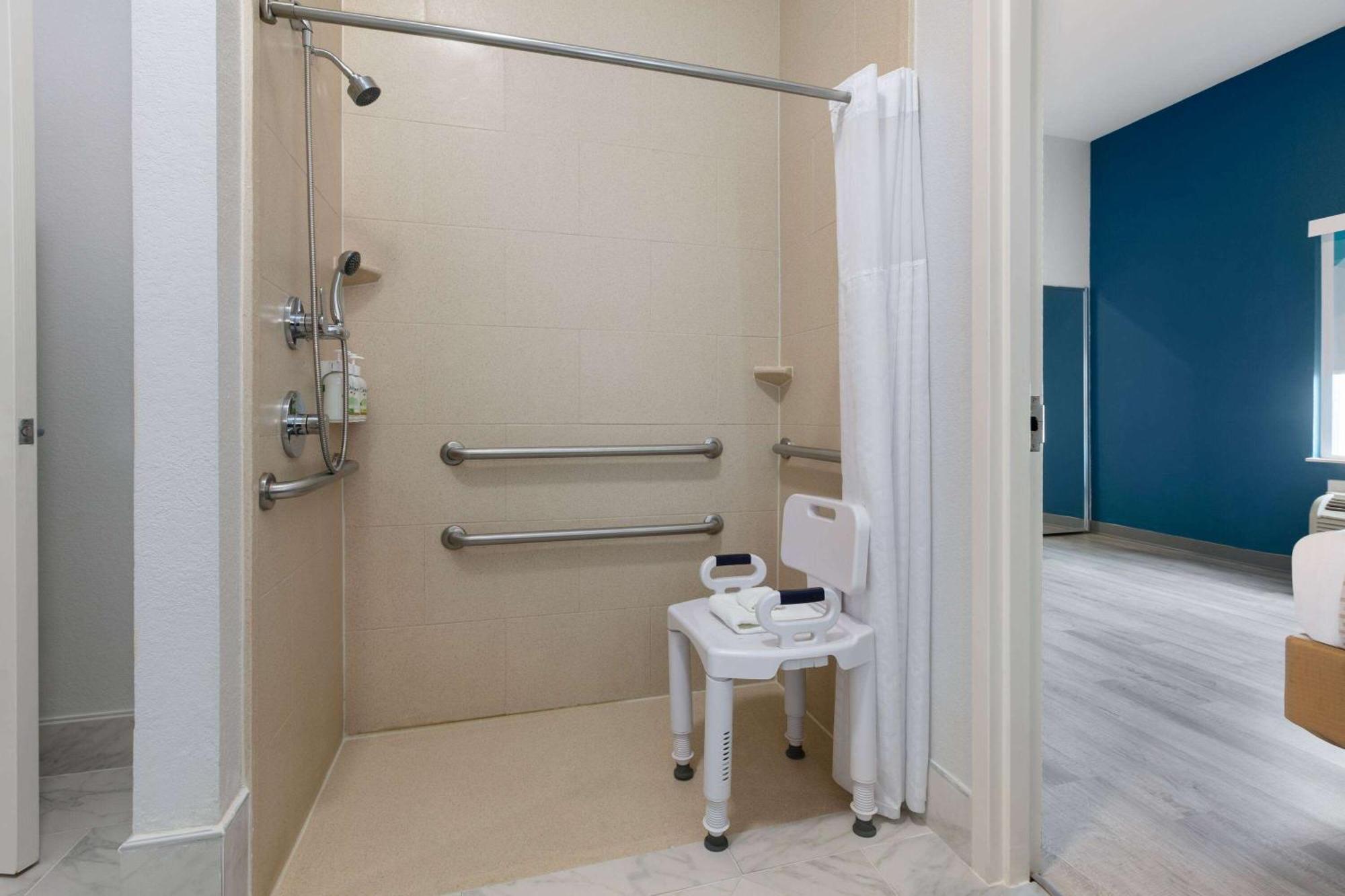 La Quinta Inn & Suites By Wyndham Ft Worth-Burleson Εξωτερικό φωτογραφία