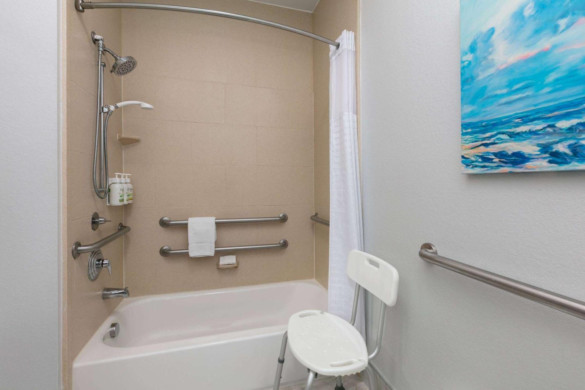 La Quinta Inn & Suites By Wyndham Ft Worth-Burleson Εξωτερικό φωτογραφία