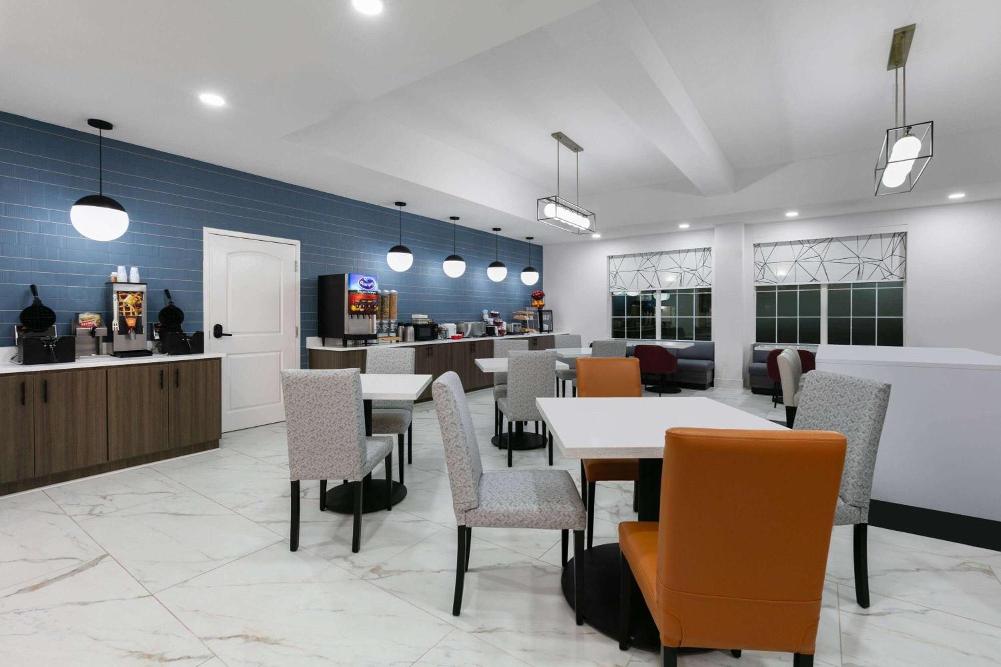 La Quinta Inn & Suites By Wyndham Ft Worth-Burleson Εξωτερικό φωτογραφία