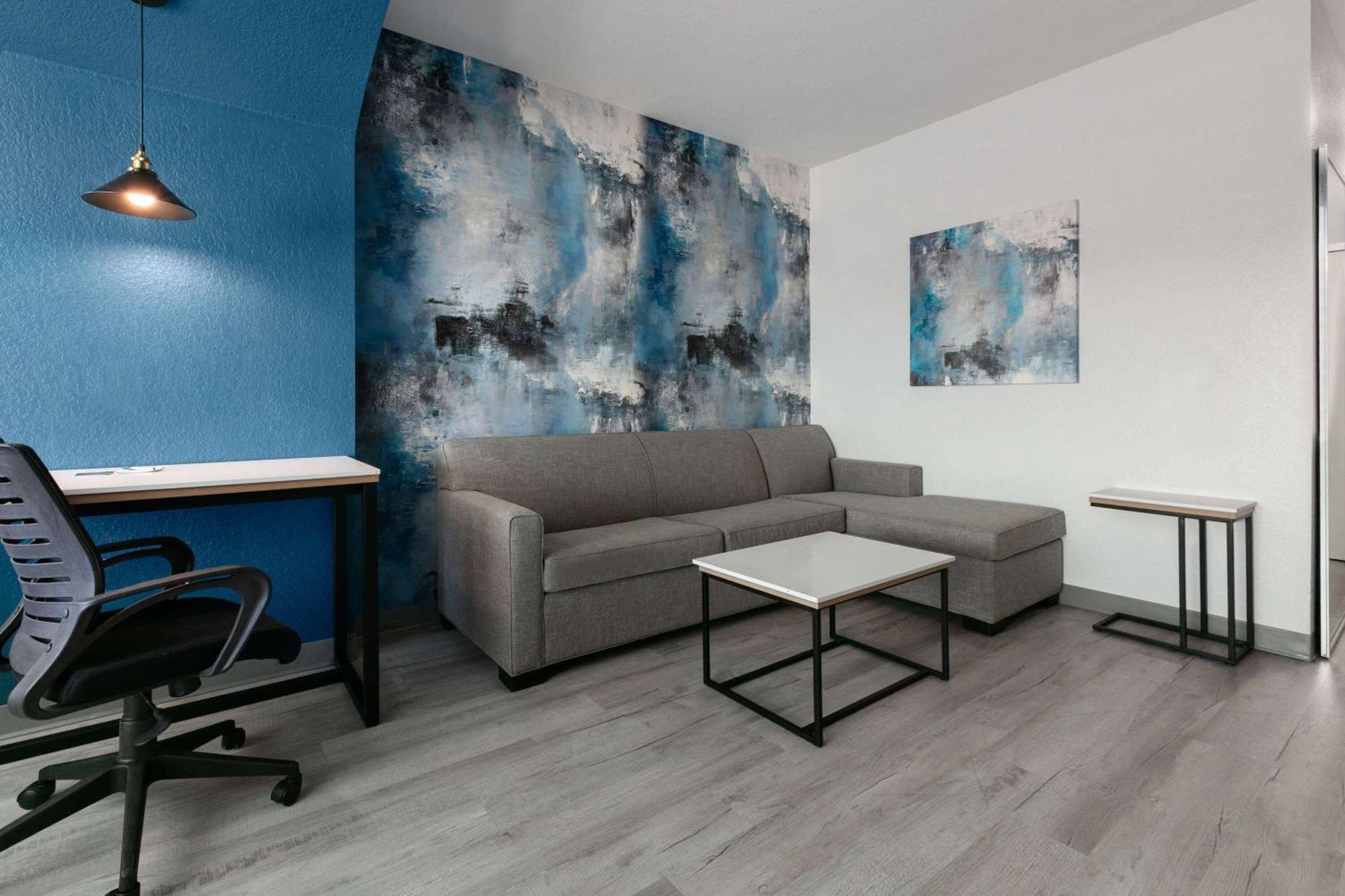 La Quinta Inn & Suites By Wyndham Ft Worth-Burleson Εξωτερικό φωτογραφία