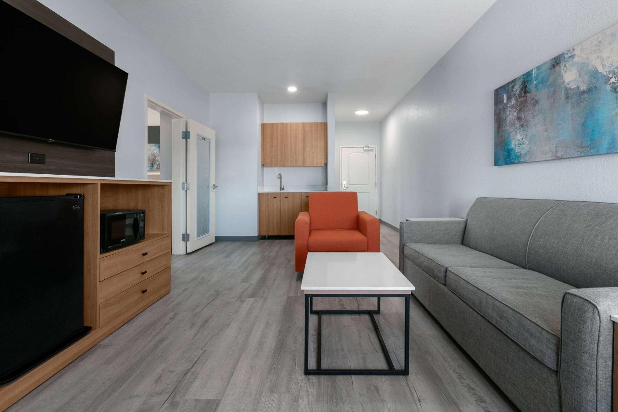 La Quinta Inn & Suites By Wyndham Ft Worth-Burleson Εξωτερικό φωτογραφία